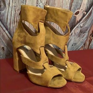 Cape Robbin Suede Heels Size 6.5